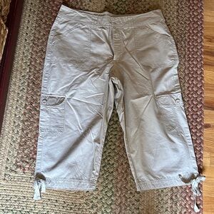 Lee Beige Cargo Capris